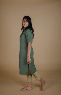 Kēmi Womens Cotton V-Neck Band Collar Kurta with 1/2 Sleeve - Duck Green