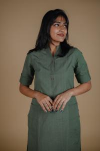 Kēmi Womens Cotton V-Neck Band Collar Kurta with 1/2 Sleeve - Duck Green