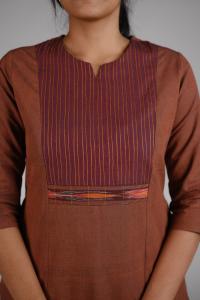 Kēmi Womens Cotton V-Notch Round Neck  Kurta with 3/4 Sleeve - Rustic Brown