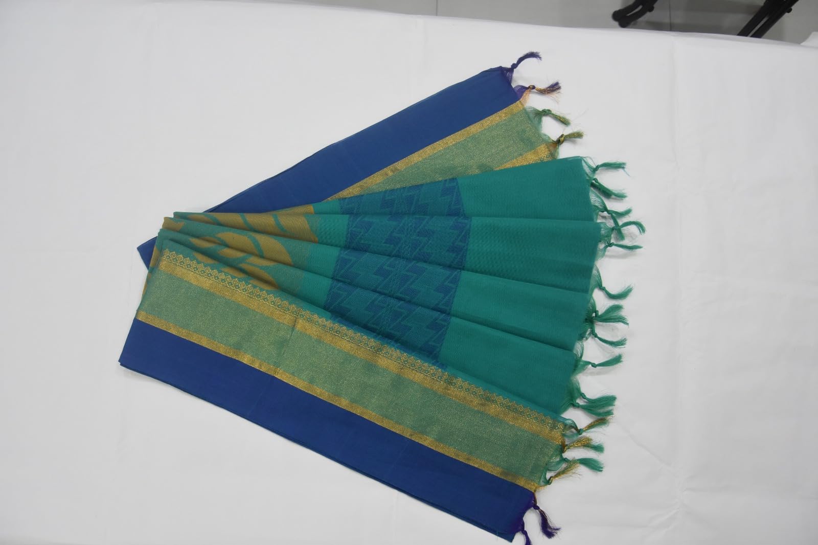 Hantex Peocock Green and Blue Colour Saree With Unstitched Blouse Piece