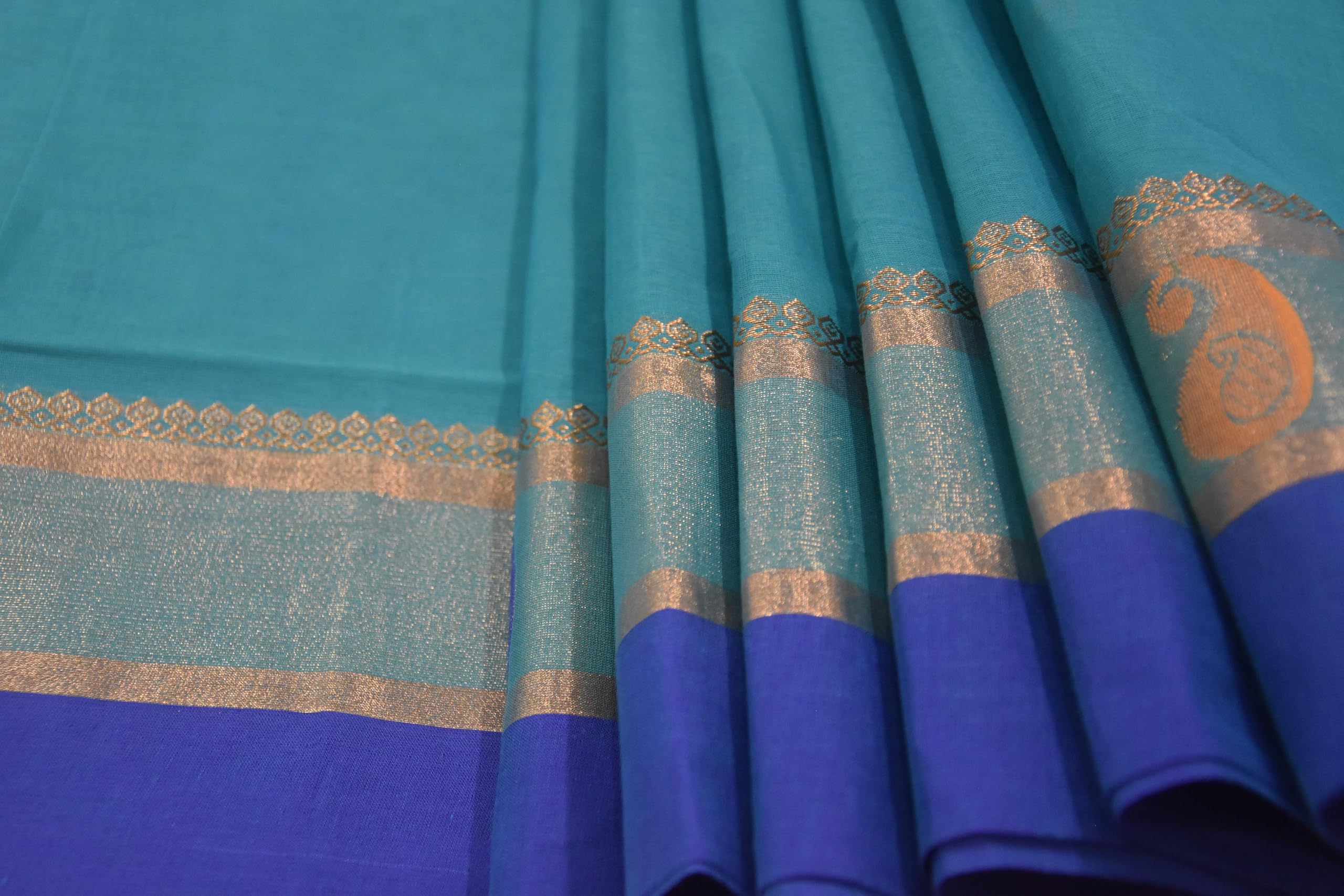 Hantex Peocock Green and Blue Colour Saree With Unstitched Blouse Piece