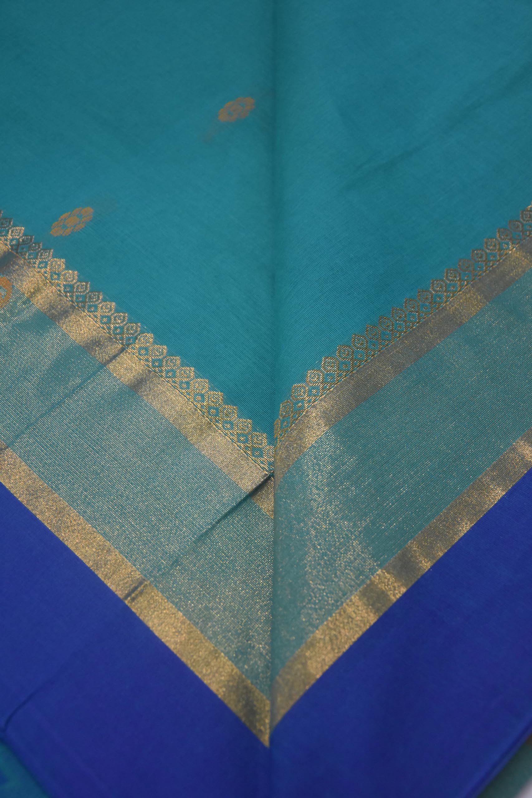 Hantex Peocock Green and Blue Colour Saree With Unstitched Blouse Piece